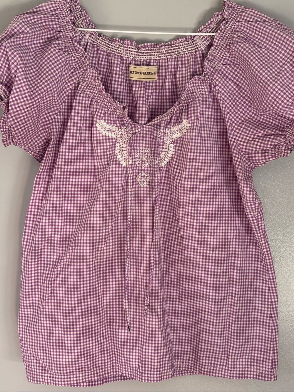Bit & Bridle Purple/White Gingham Embroidered elastic V Neck Puff Blouse Size L.